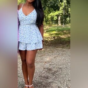 EUC Lulus Here to Play White Floral Print Sleeveless Tie-Back Romper size medium